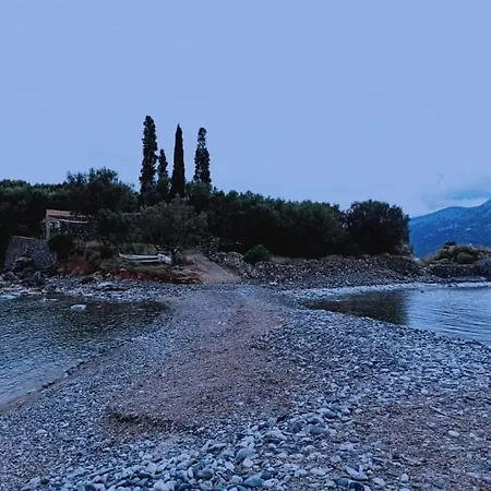 בית כפרי Smaragda *