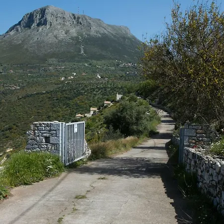 בית כפרי Smaragda *